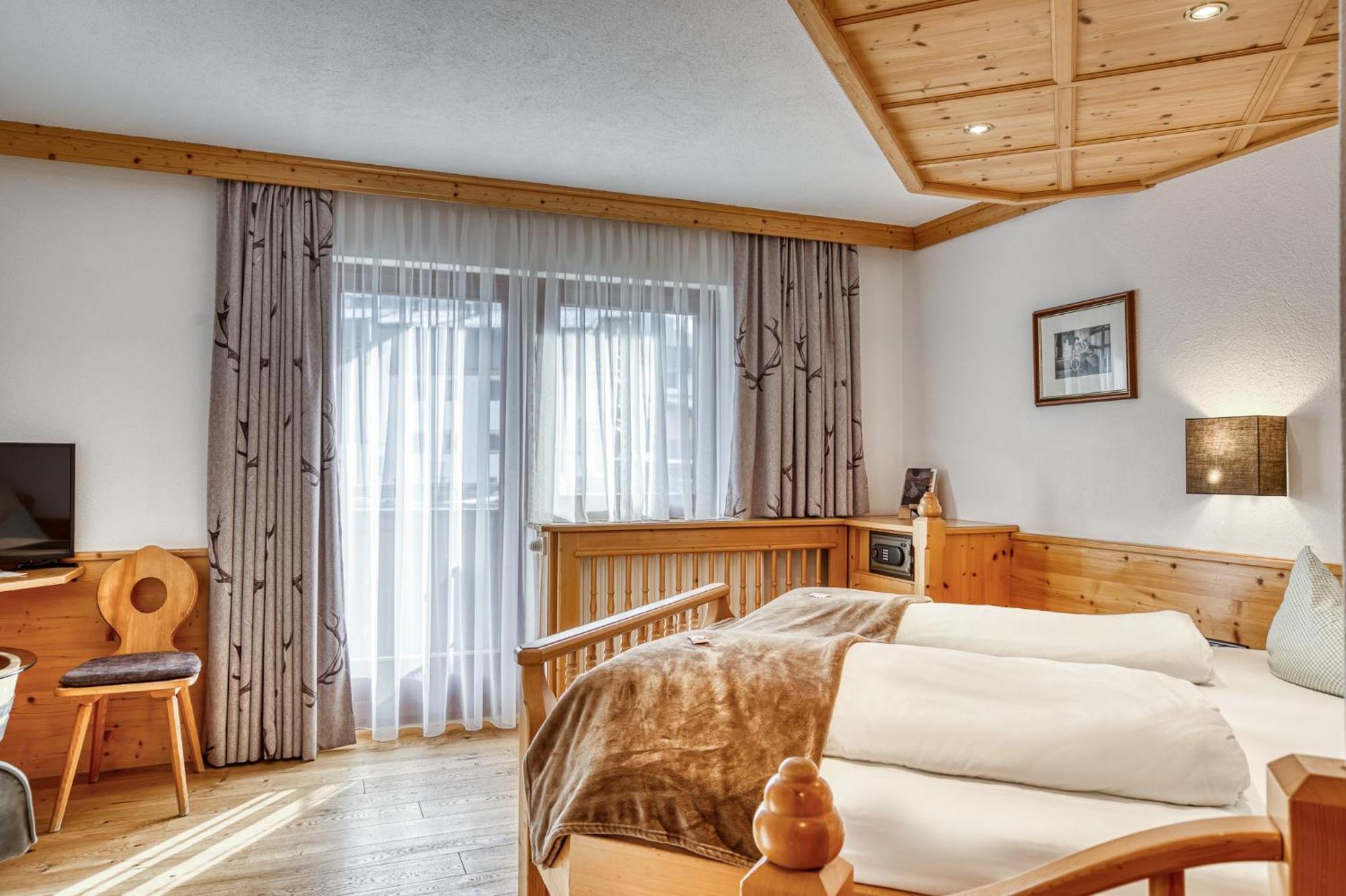 Hotel Alpenstolz Mieders Pokoj fotografie