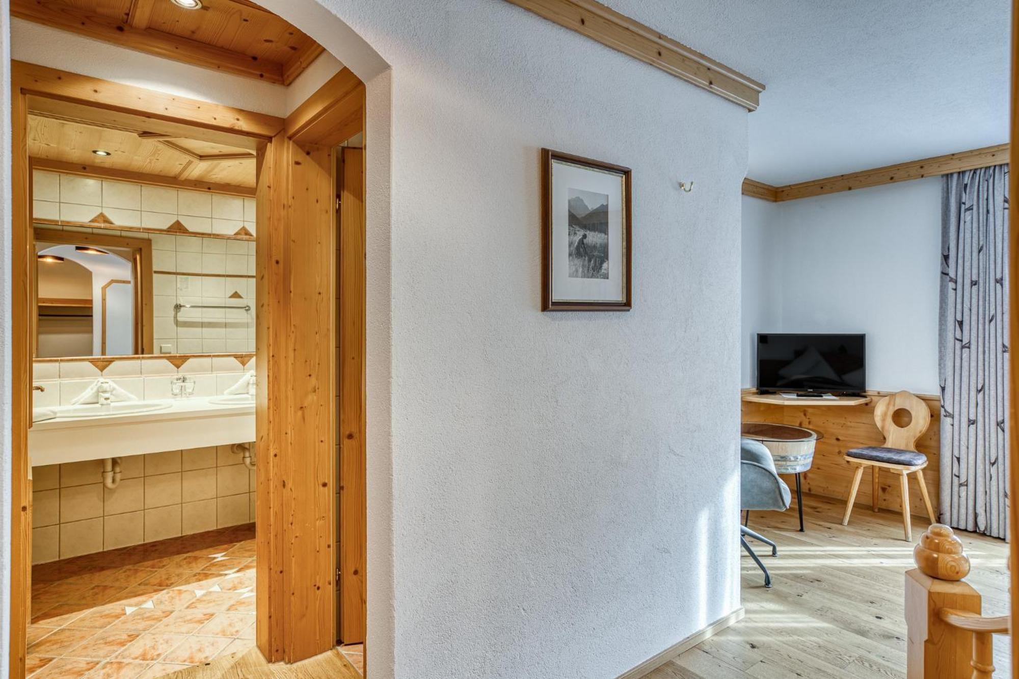 Hotel Alpenstolz Mieders Pokoj fotografie