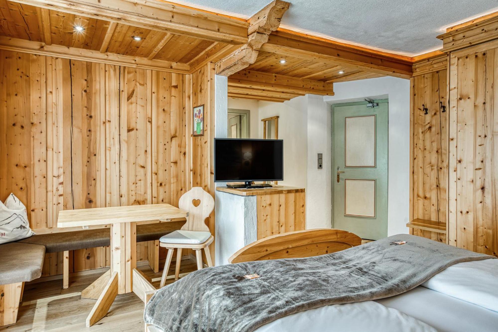 Hotel Alpenstolz Mieders Pokoj fotografie